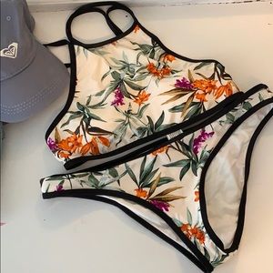 High neck bikini🌺